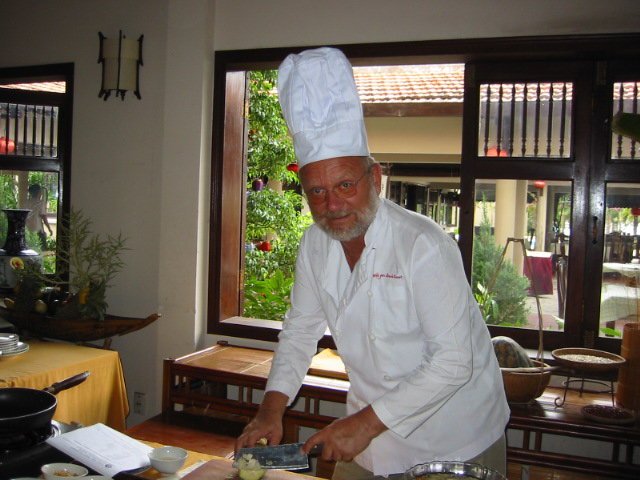 Torben Ravn som kok i Vietnam i 2007